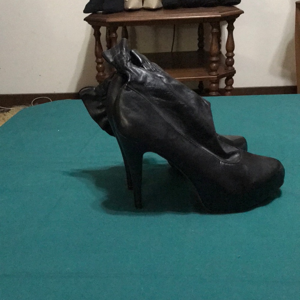 Black 5 in boots